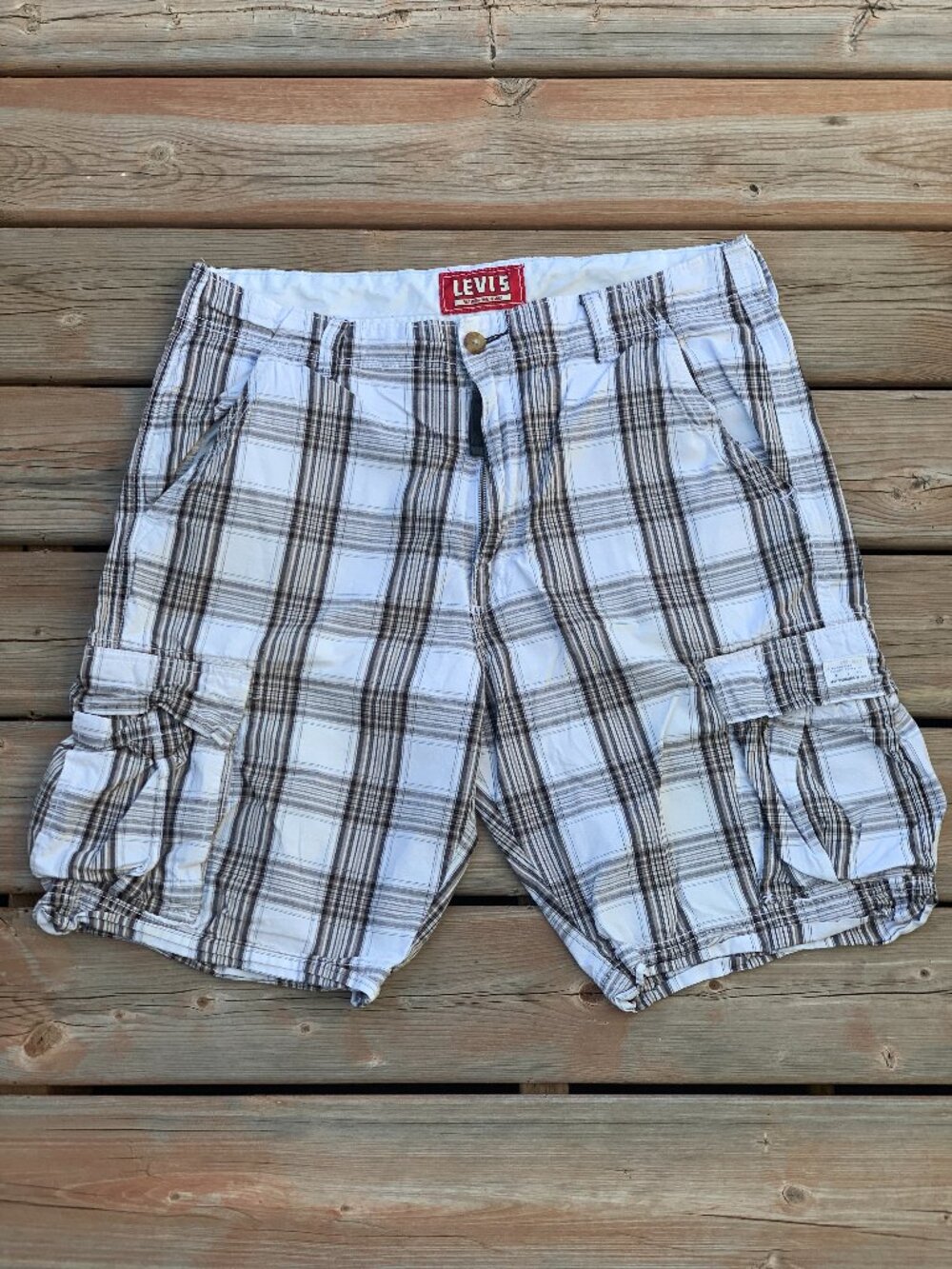 Vintage Y2K Levi’s Cargo Shorts Men 38 White Plaid Baggy Wide Leg Utility Skater